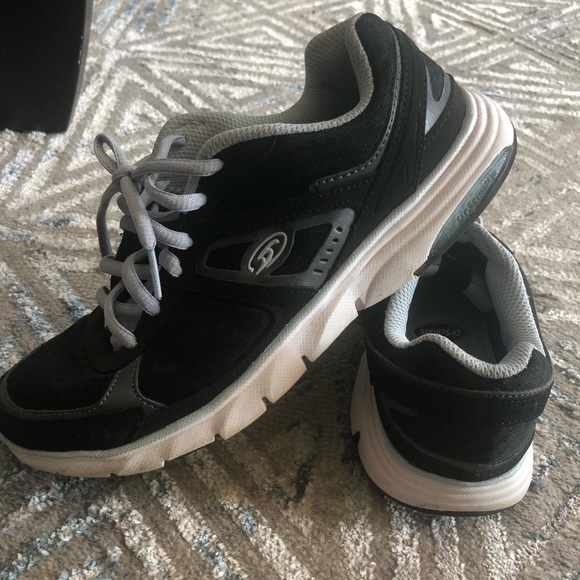 Sneakers - Picture 5 of 8